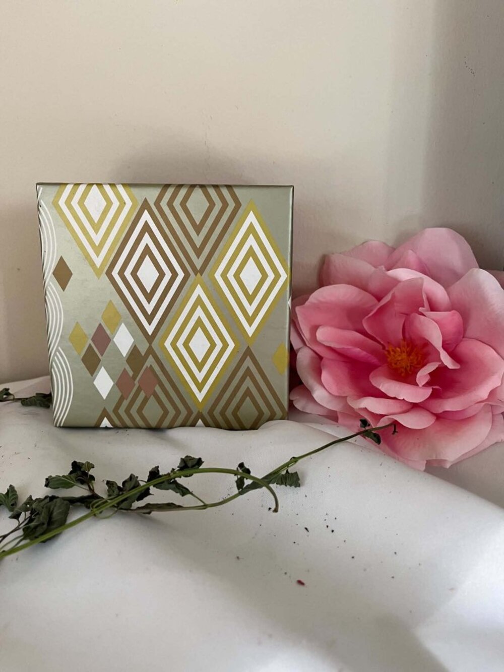 Starbucks cup, vintage. gold stripes